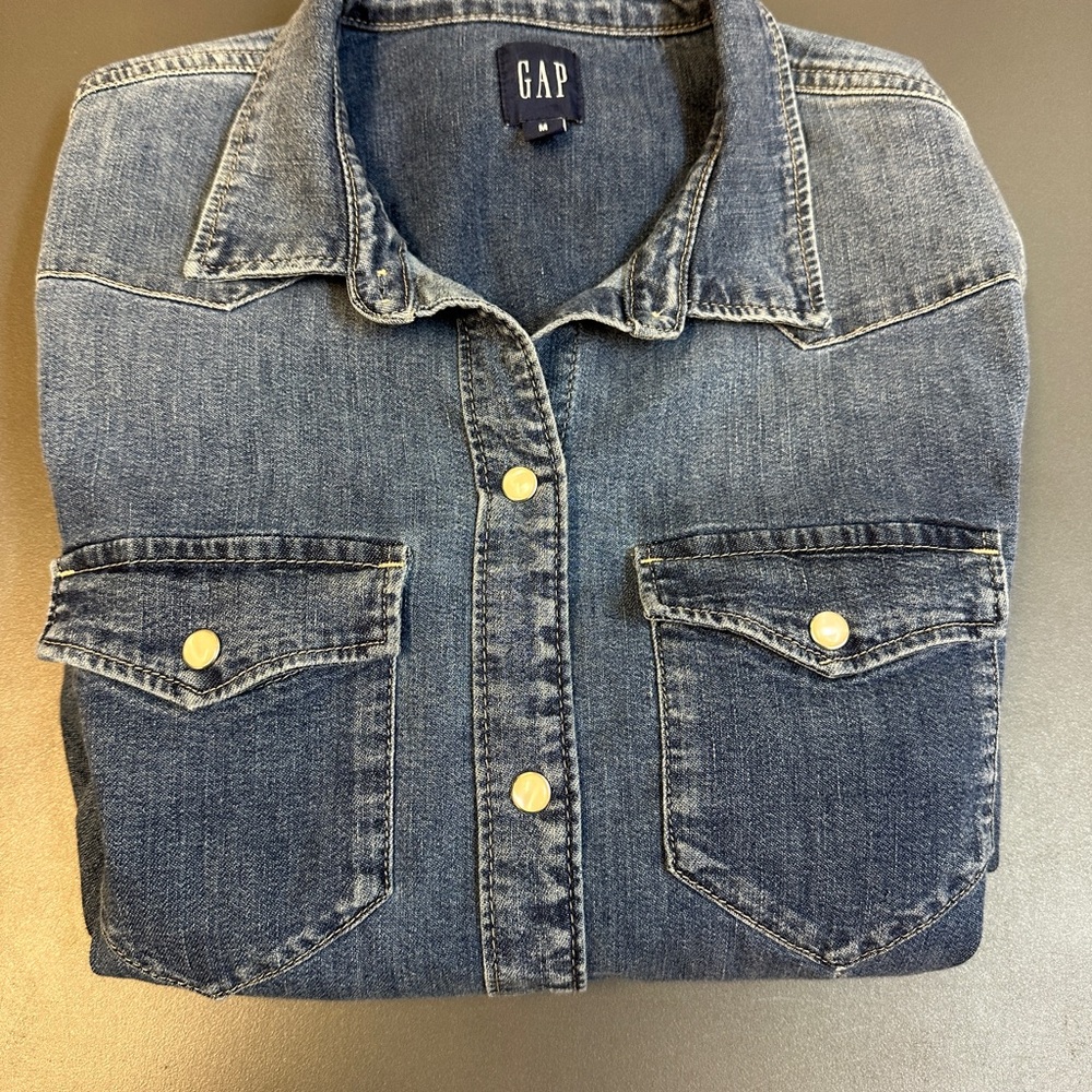 GAP Women's Blue Denim Jean Button Down Top